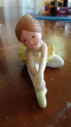 1980 Vintage Holly Hobbie "A Ballet Lesson" Ceramic Figure