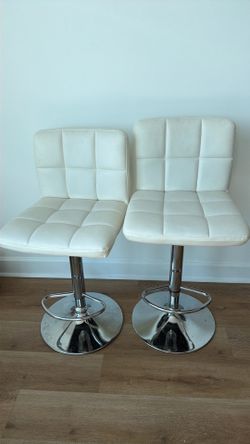2 barstool chairs