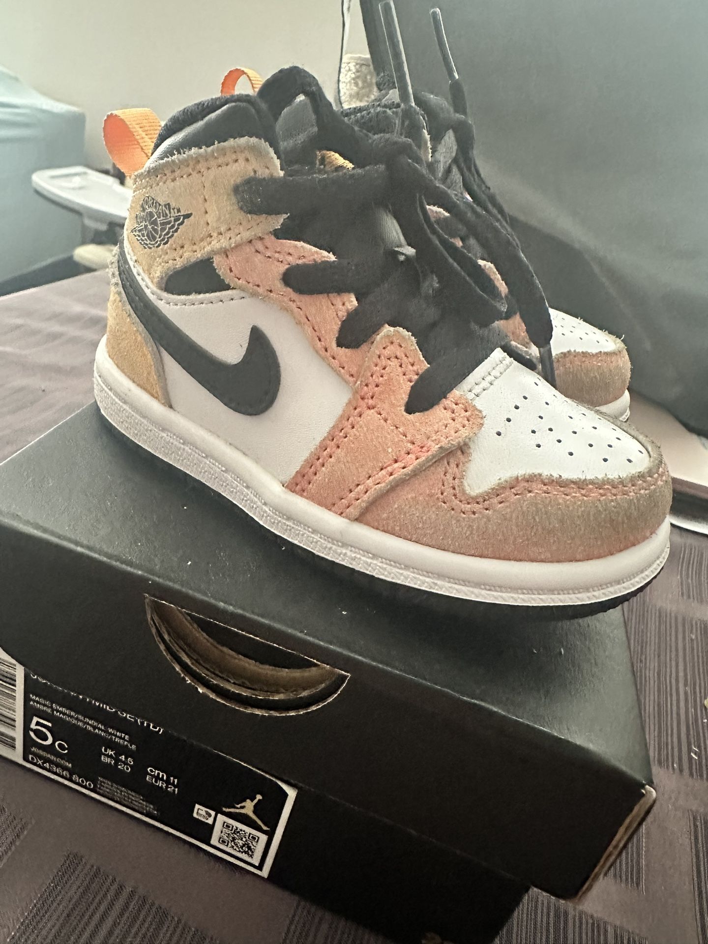 Jordan 1 Mid - Size 5c