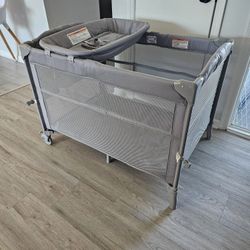 4 in 1 Baby Bassinet Bedside Sleeper, 4 Functions Crib, Playard, Portable Changing Table, Bassinet for Newborn Baby, Bedsaide Bed w/Wheels&Brakes