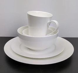 Mikasa 40 Piece Lausanne Bone China Dinnerware Set