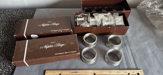 Set of 8 vintage napkin rings