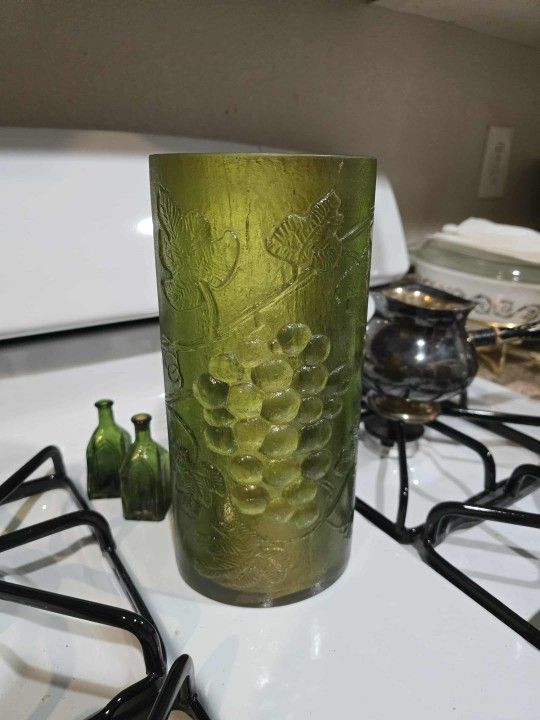 Vintage Sascha Brastoff Avocado Green Glassware Resin Vase Grapes Candle Holder 