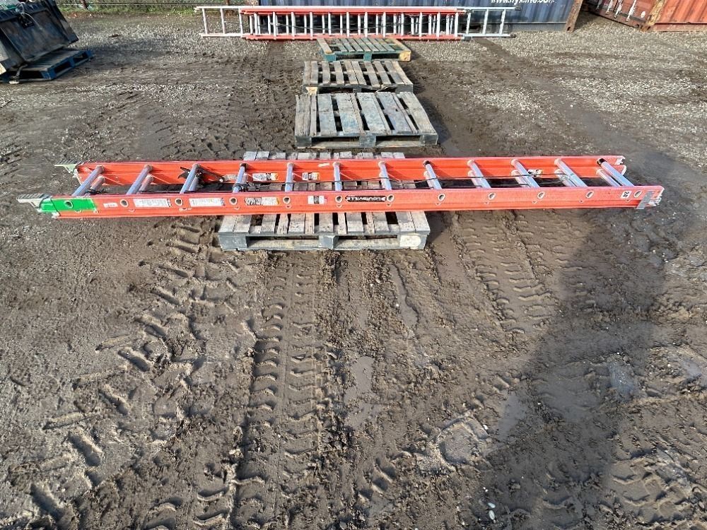 2023 LOUISVILLE 24' EXTENSION LADDER. --(LOCATED IN MADERA, CA)--