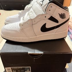 Jordan Mid Size 5.5y