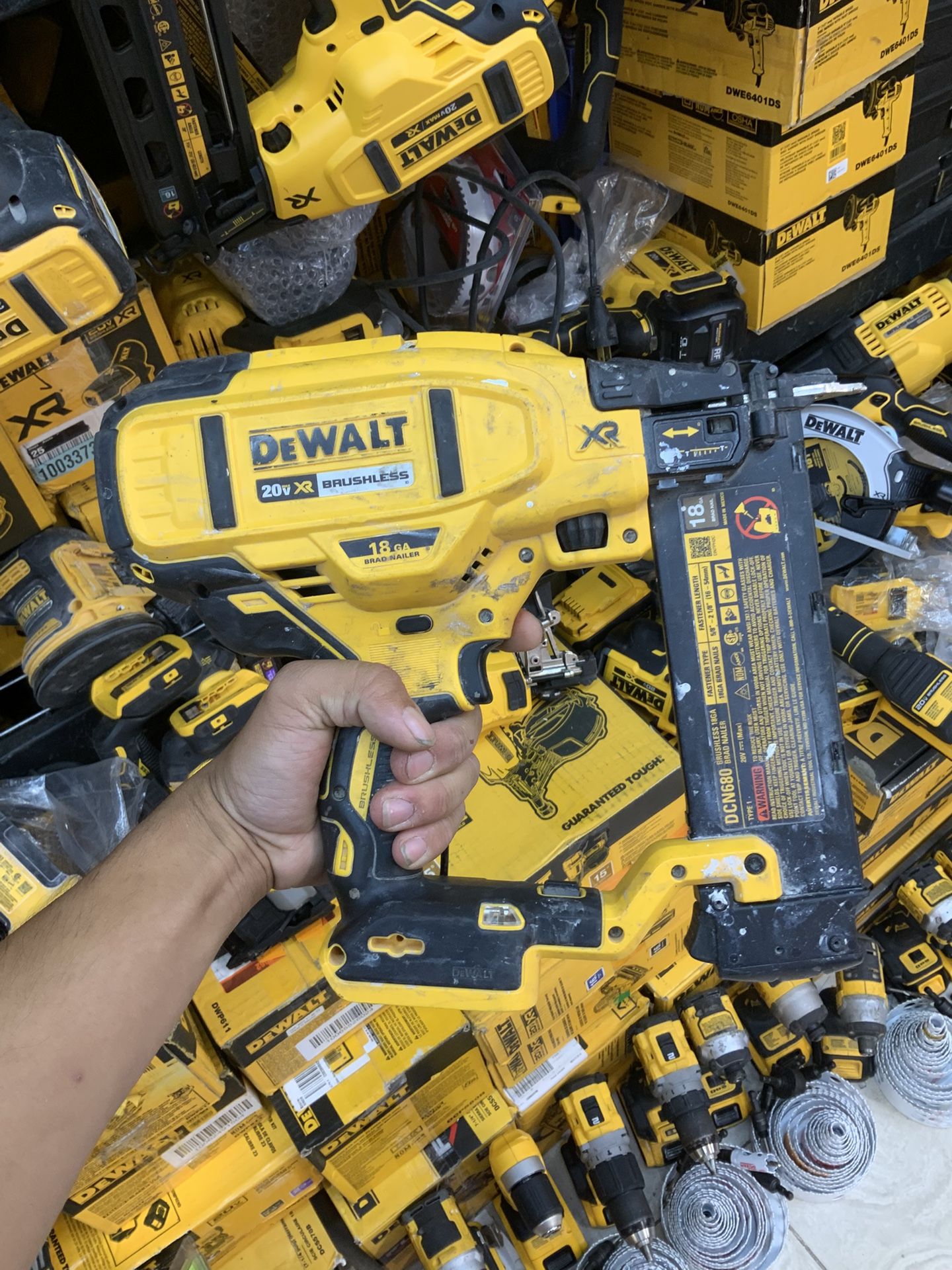 Dewalt 20V Brad Nailer 18GA
