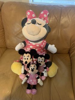 Minnie Mouse ( With everything You See)