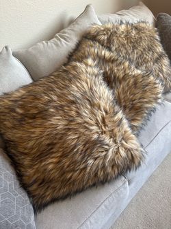 6 faux fur accent pillows