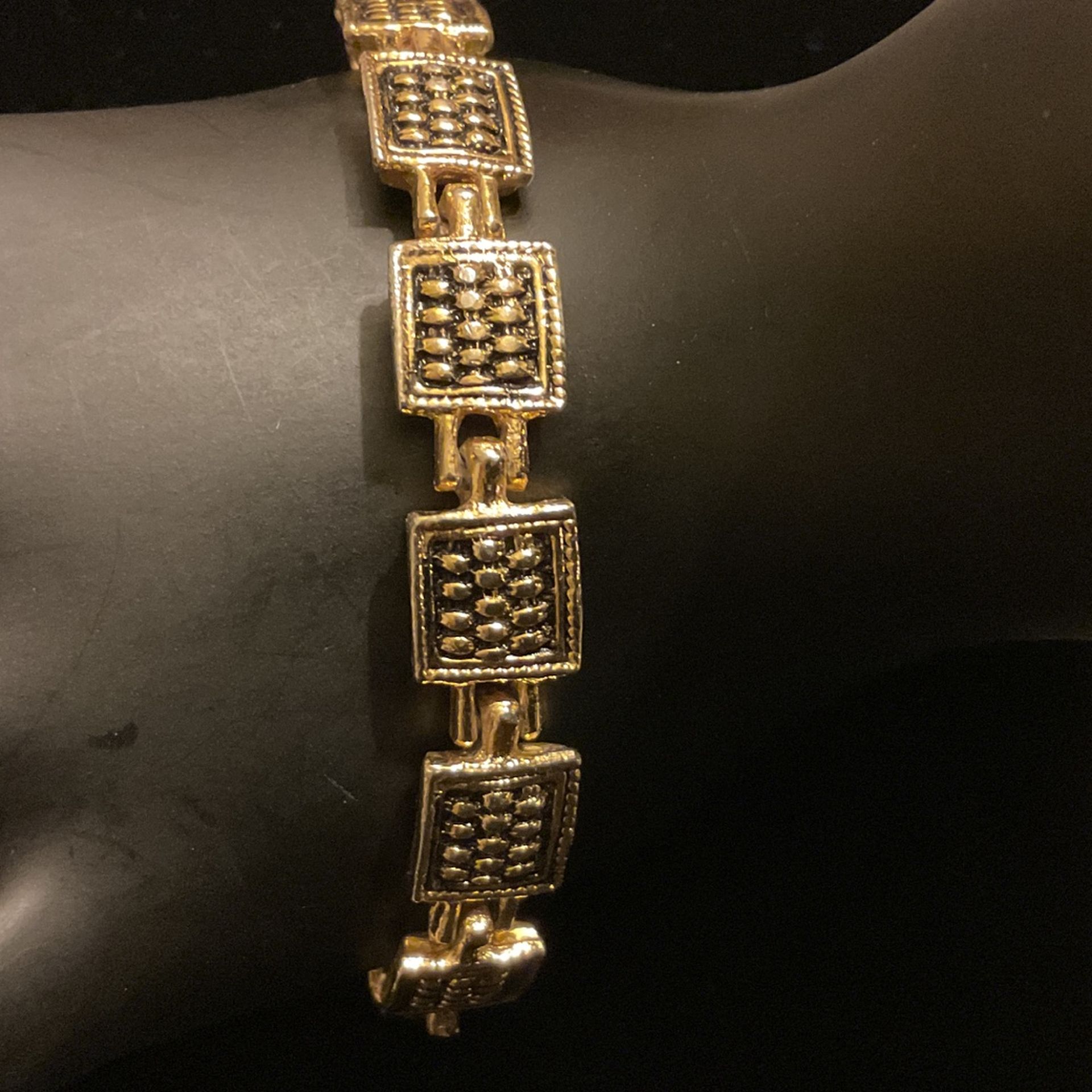 Goldtone Bracelet 7.5” Long