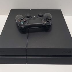 PS4 + Controller/Cords