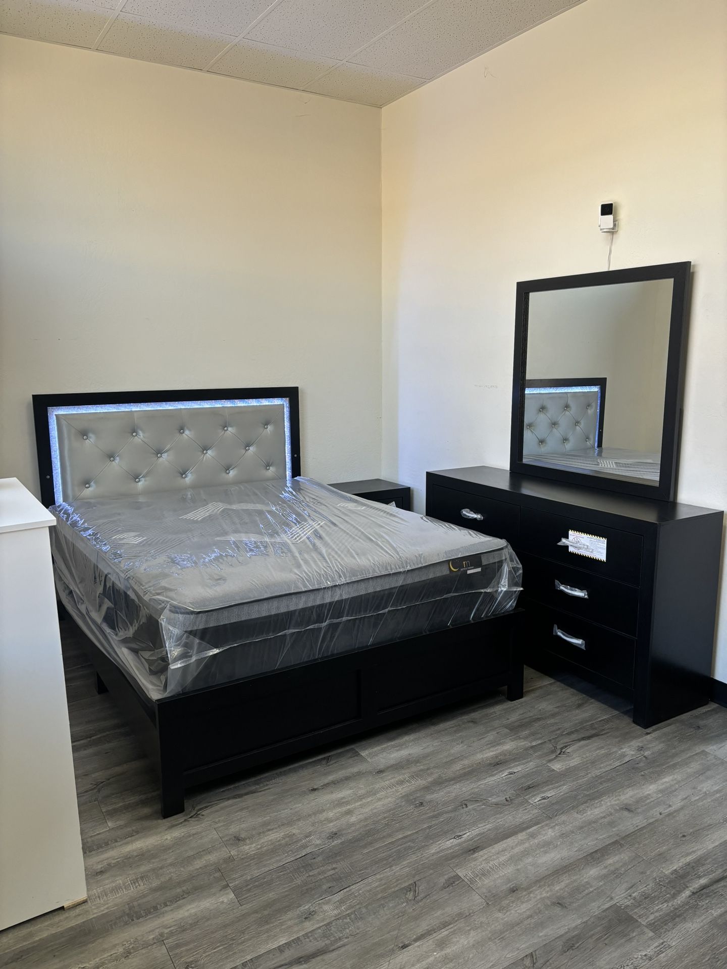 Queen Bedroom Set