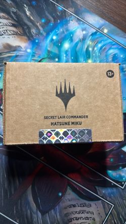 Secret Lair Commander Deck: Hatsune Miku (In hand and ready to ship)