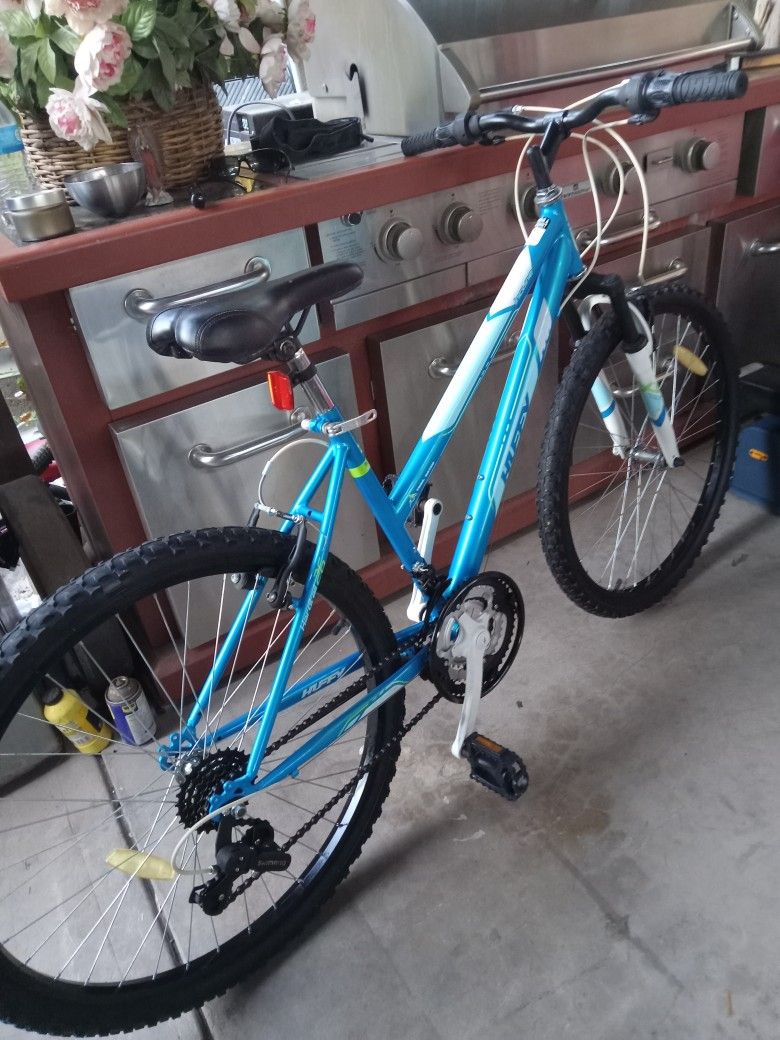 BIKE HUFFY GOOD CONDITION TIRES SIZE 26