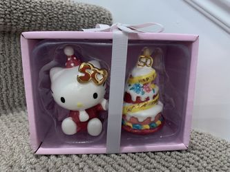 New Sanrio Hello Kitty 50th Anniversary Pink Cake Salt And Paper Shaker Figurine Set