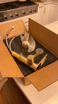 Bathroom plumbing faucet