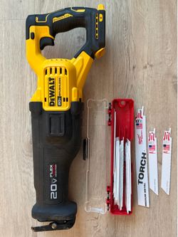 DeWalt DCS386 20-Volt XR Cordless Reciprocating Saw (Tool and saw kit )