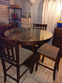 Dinning table w/ glass top