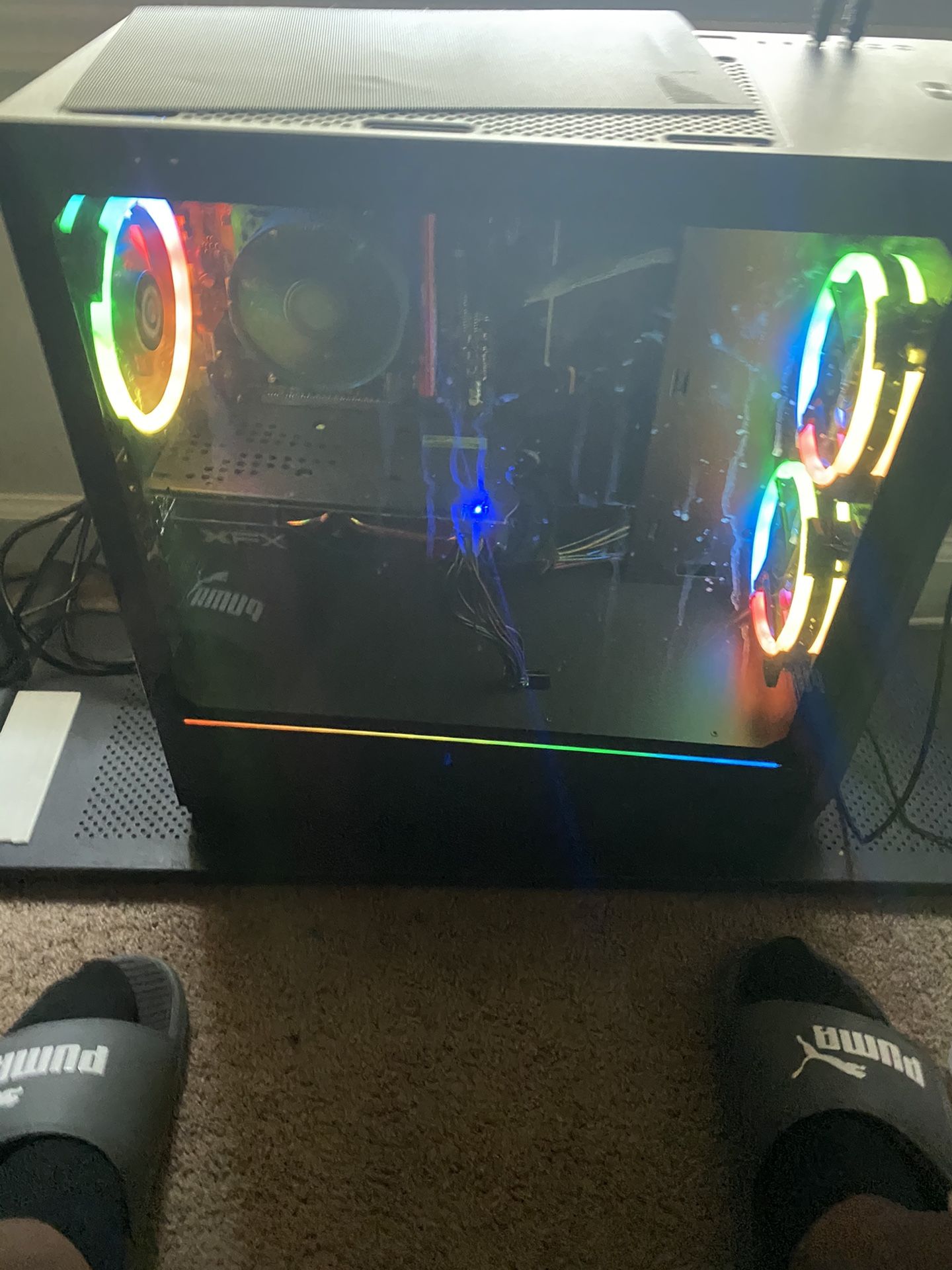 Pc ,monitor and mouse