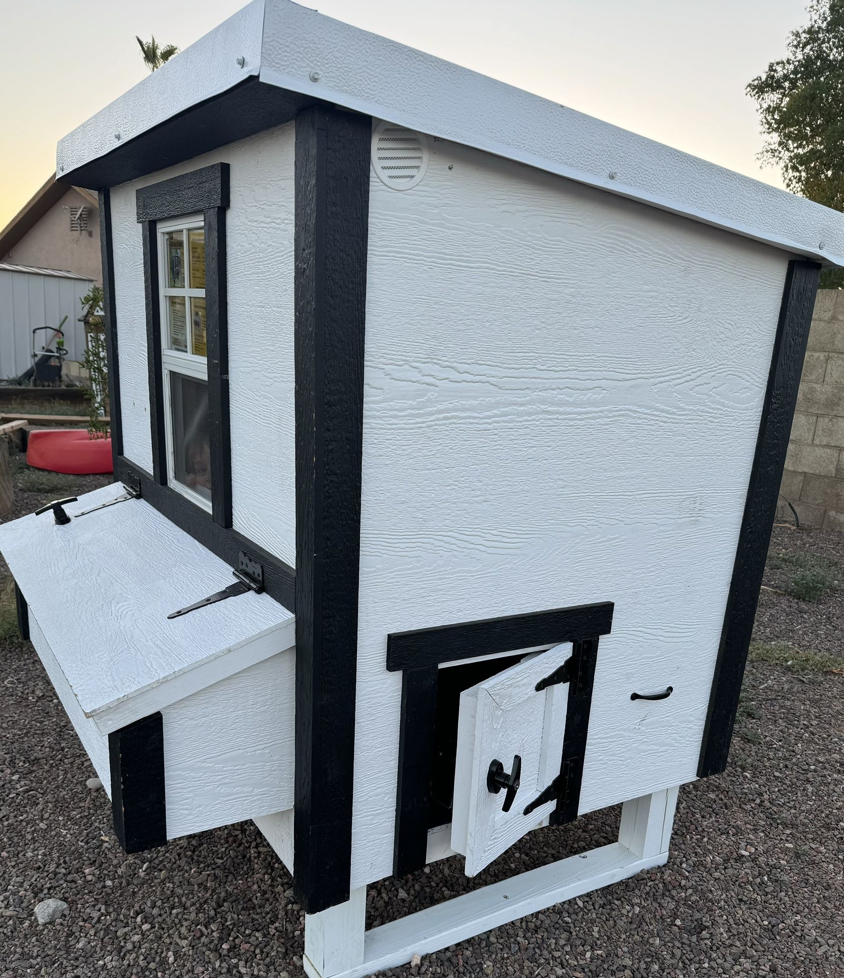 OverEZ Chicken Coop