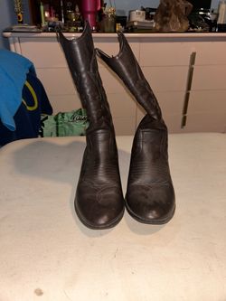 Cowboy boots brown size 10