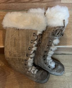 Winter Used Suede Tan Boots With Warm Lining And Fluffy White Top Sz10