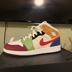 Jordan 1 Mid