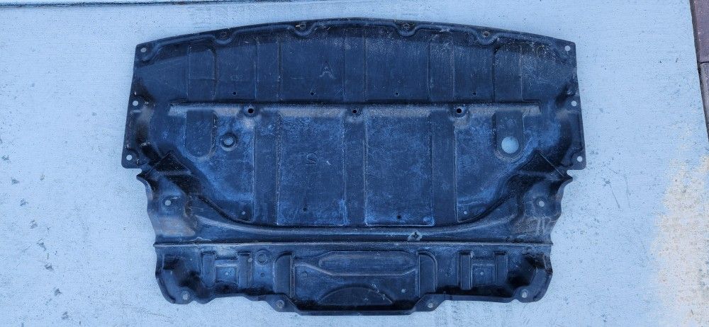 2013 INFINITI G37 engine Splash Guard.