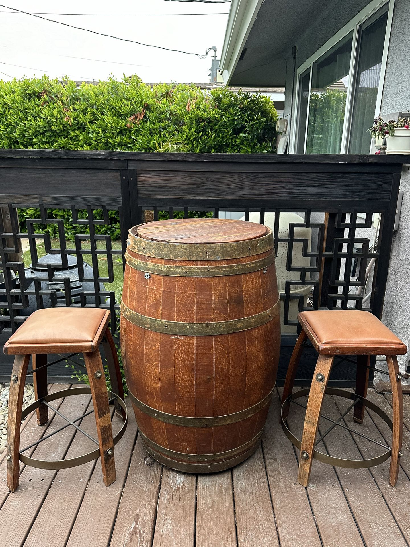 Barrel table With 4 Stools (2 Not Pictured) 