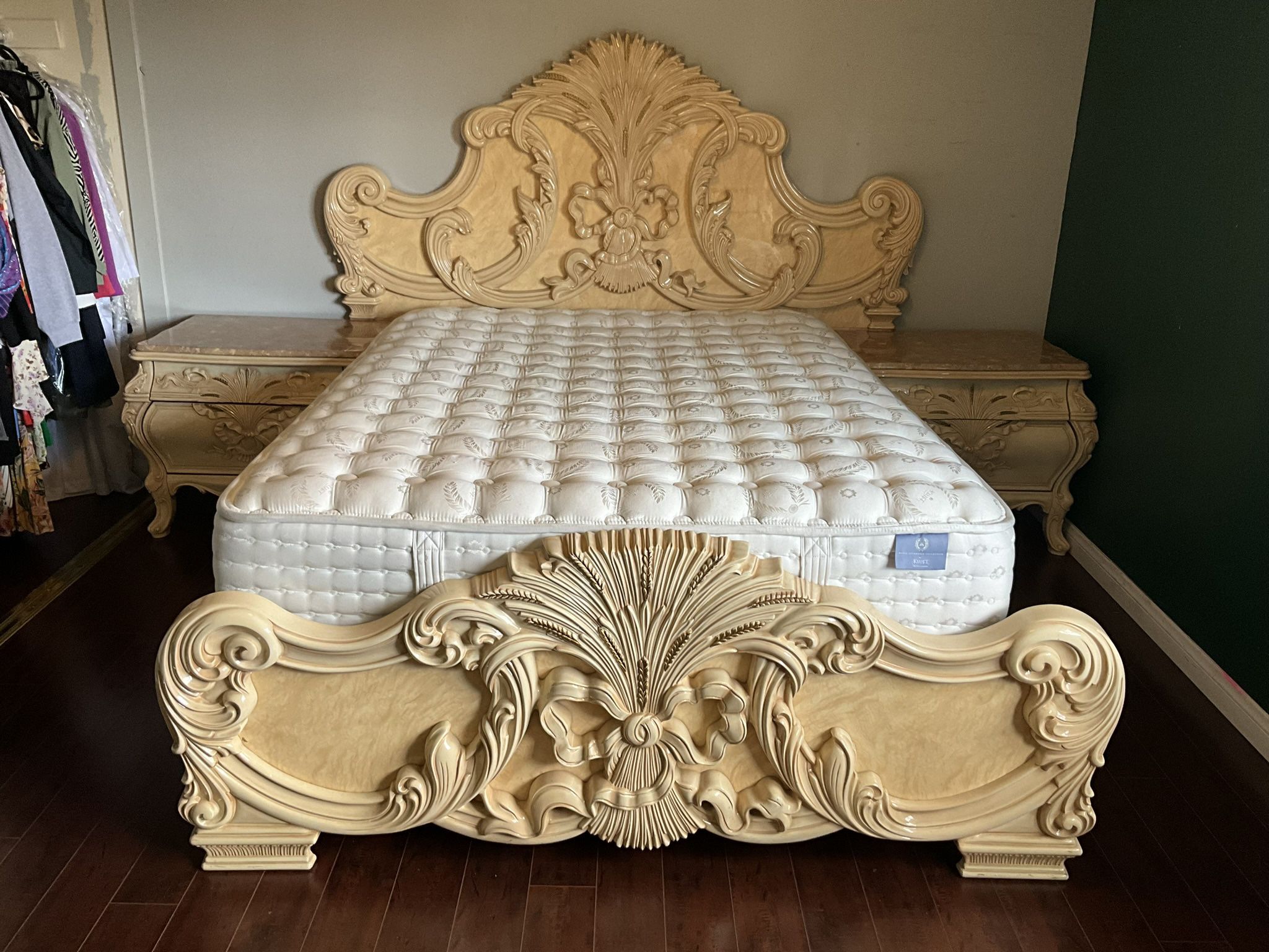 Elegant 8-Piece Queen Bedroom Set 