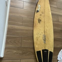 Surfboard 6 foot (WITHOUT FINS)