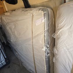 Memory Foam Queen Mattress 