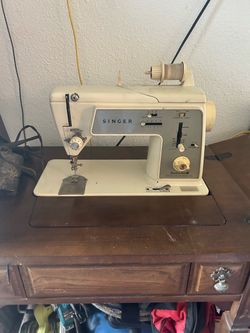 Singer sewing machine W/desk