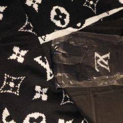 Scarf Set With Hat & Glove  Unsex