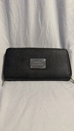 Zip around checkbook, wallet
