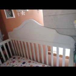 Light Gray Full Size Crib With Mattress