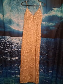 Size 0 emerald sundae brand gown. Perfect for weddings or prom