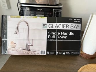 Single-Handle Pull Down Sprayer Kitchen Faucet