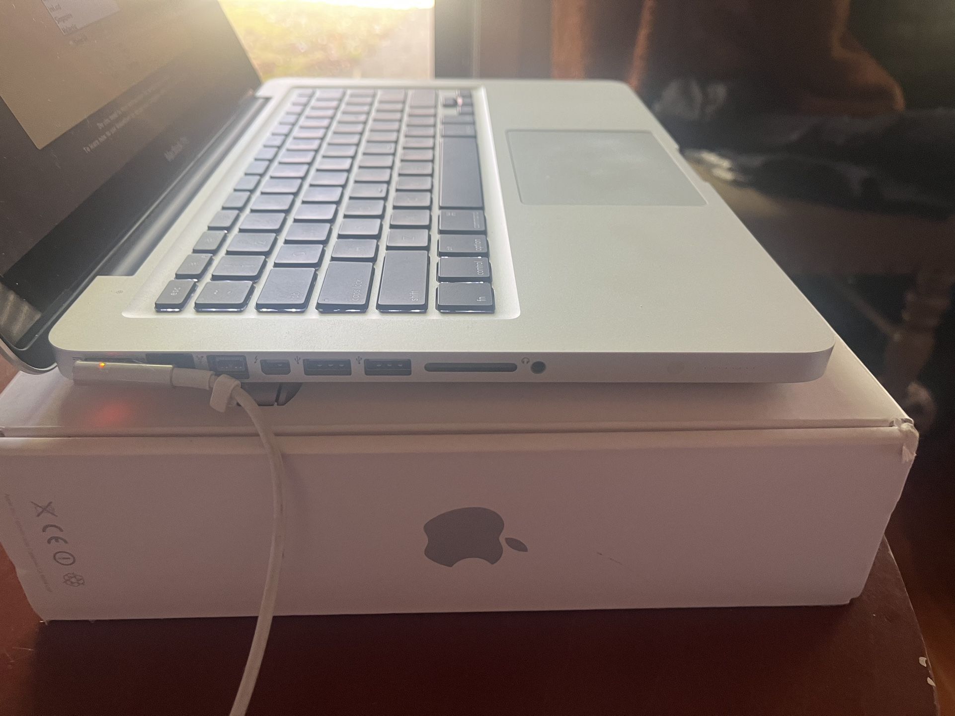 New! 2012 Apple MacBook Pro, Intel i5, 4GB, 512GB HARD DRIVssm 