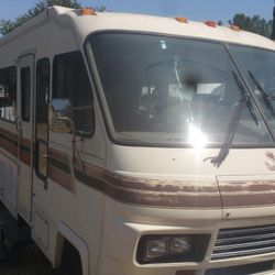 33 Foot Suncrest RV Big Block Chevy.