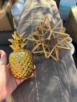 2-Piece Gold Decorative Sculpture Set – Metallic Pineapple & Geometric Star Orb