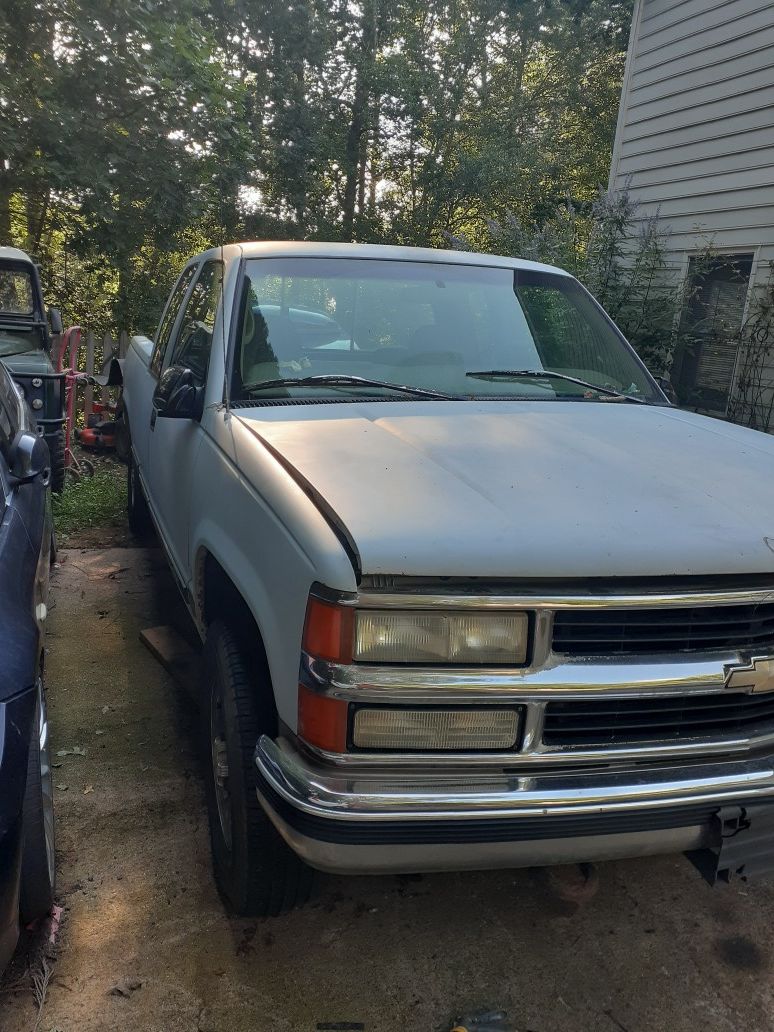 1997 chevy silverado 4x4. 5.7 v8