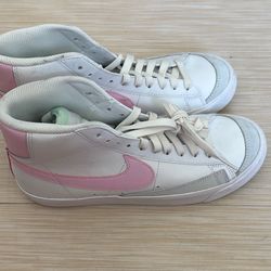 Nikes Shoes 