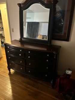 Dresser/Mirror Set