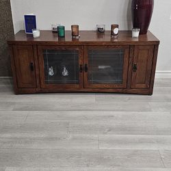 Beautiful TV Stand/Storage Compartments