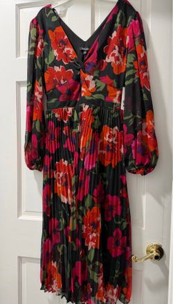 2 Woman dresses size M
