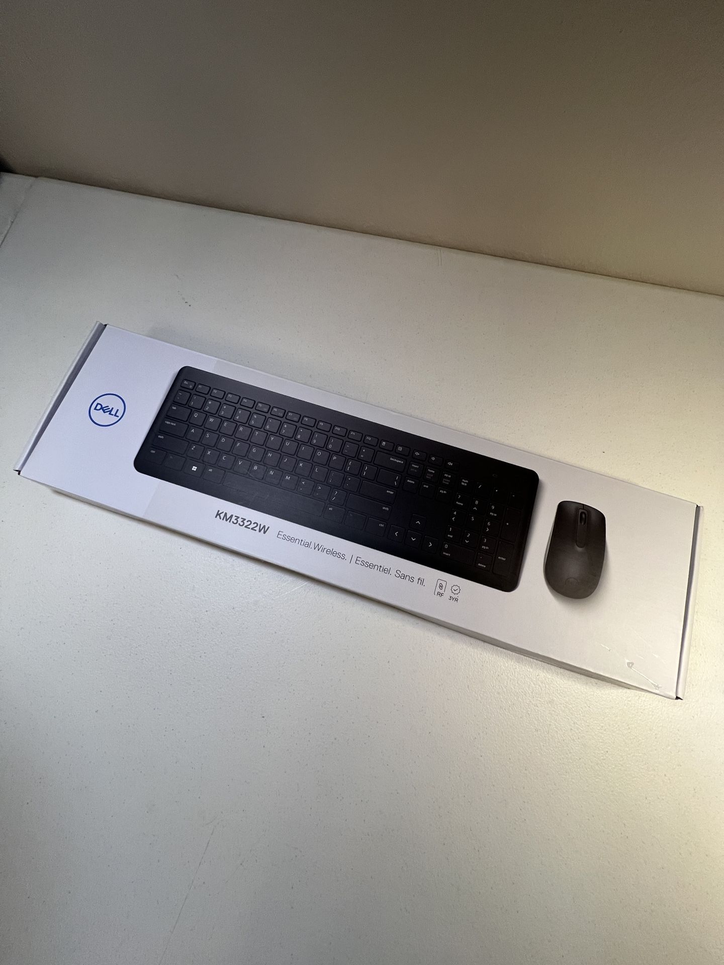 Dell Wireless Keyboard & Mouse - NEW! - $20
✅ New in box
✅ Batteries included
✅ Easy plug & play – USB receiver included
Perfect for home, office, o