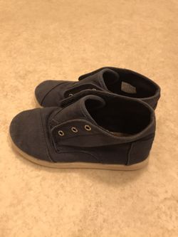 Toddler boys toms 11c