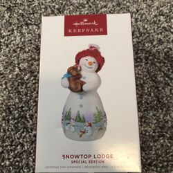Hallmark 2022 Snow Top Lodge Ornament - NEW