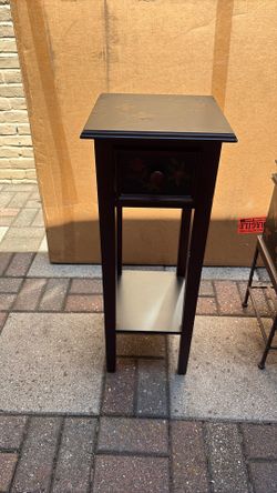Accent table/wooden truck