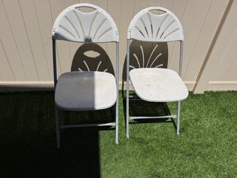 2 Plastic Chairs
